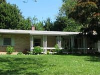 2nd image of 117 W Belcrest Rd