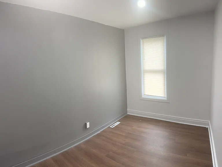 335 S 9th St — Photo 2