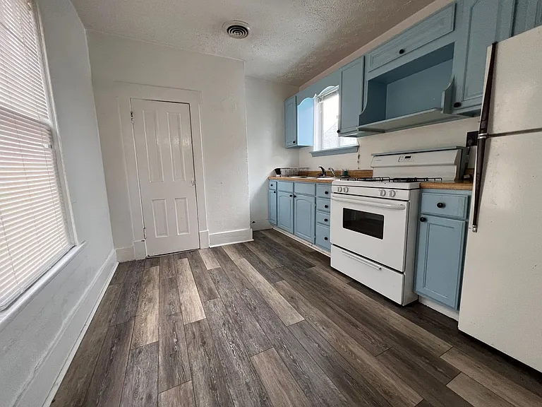 Duplex 391 Overdale Street — Photo 10