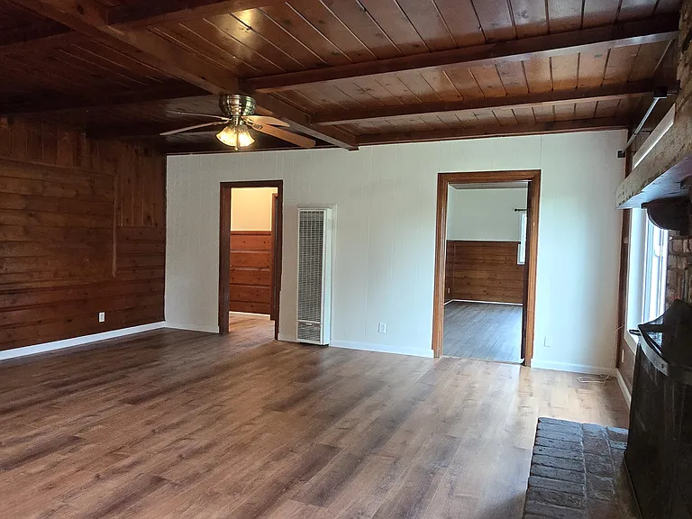 11415 Fairview St — Photo 7