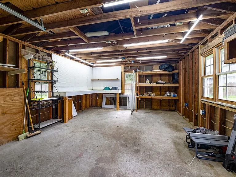 1104 Washington Dr — Photo 37