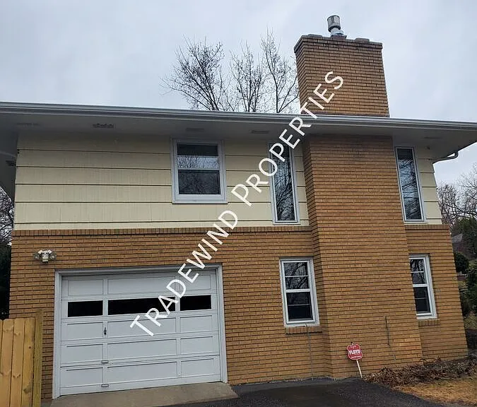 2488 Chatsworth St N — Photo 15