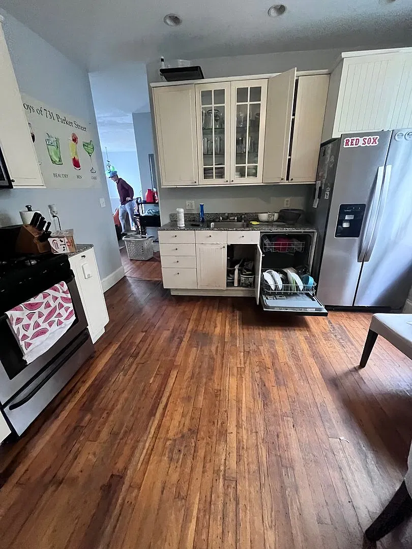 Spacious 4 Bed / 2 Bath Mission Hill Apartment w/ In-Unit Laundry — Photo 3