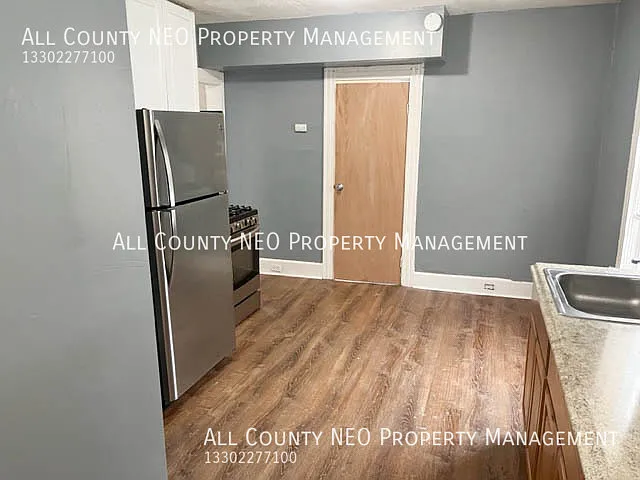 2044 W 44th St #UP — Photo 2