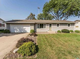 1104 E Cedar St, Brandon, SD 57005