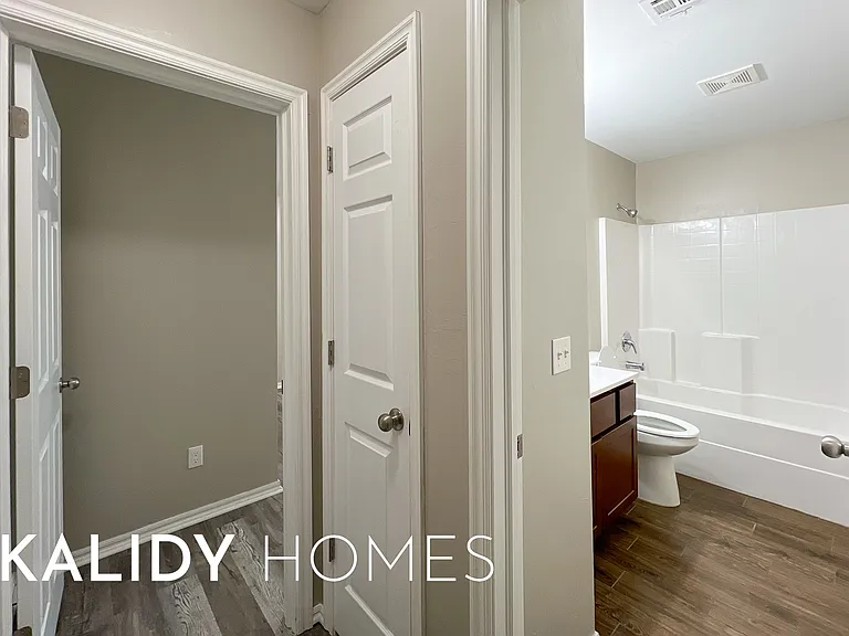 737 Christian Ln — Photo 22