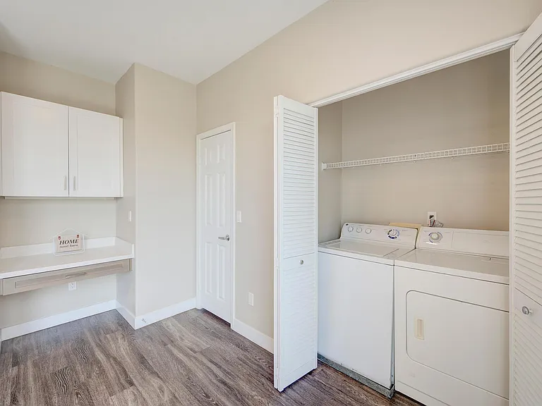 Bellecour Way Apartment Homes — Photo 59