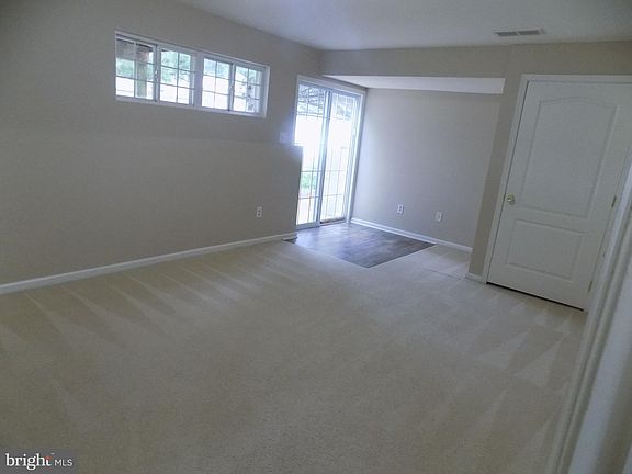 3rd image of 410 Tartan Dr