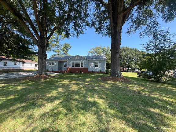 3rd image of 203 Crescent Dr