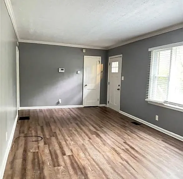 2196 Knoll Dr — Photo 2