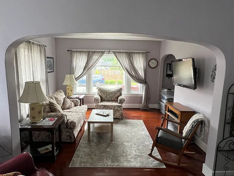 1222 N Anderson St — Photo 3