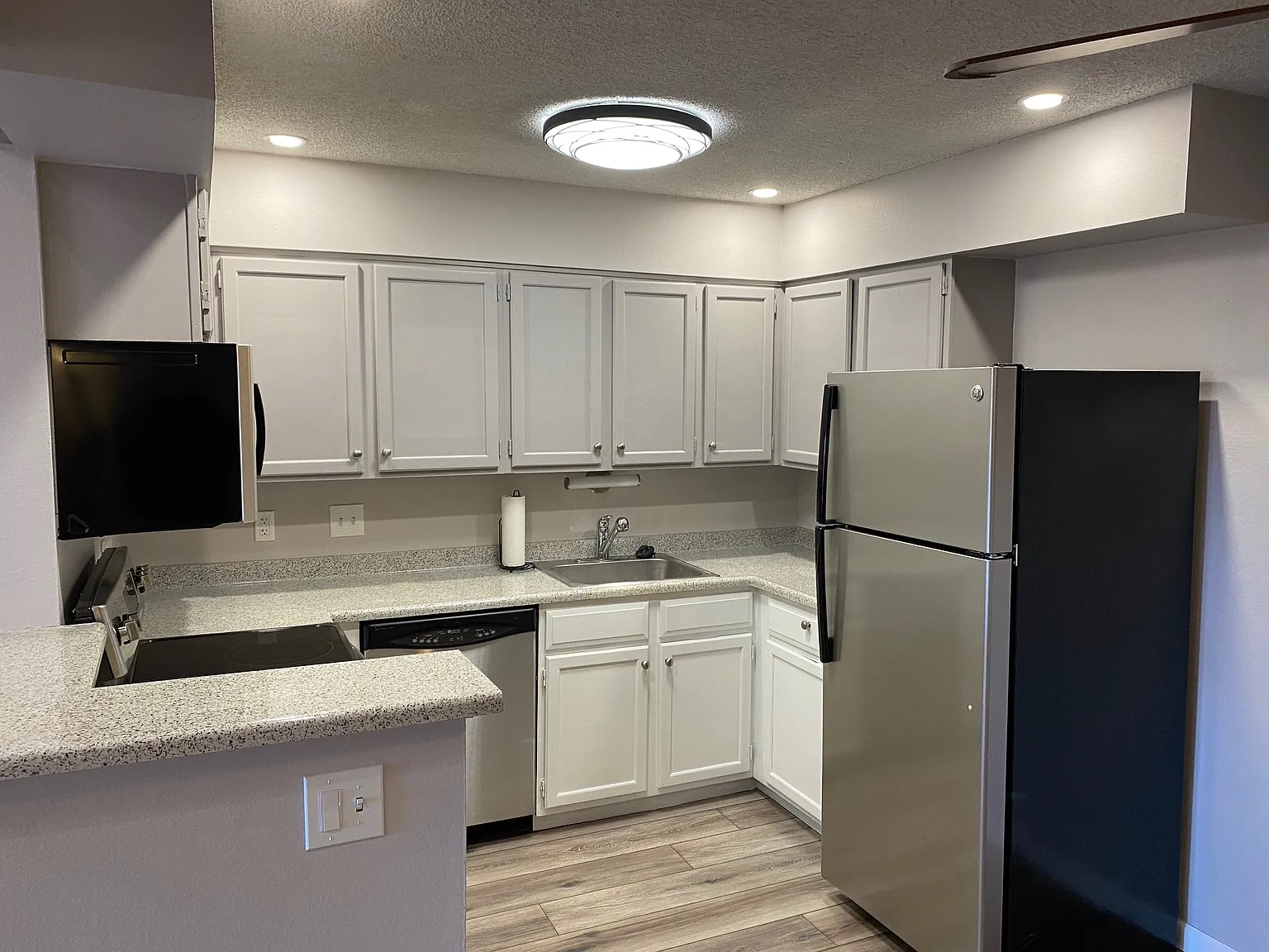 1 bed, 812 sqft, $1,550 — Photo 4