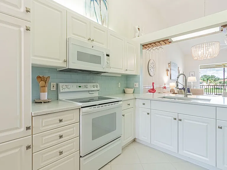 260 Robin Hood Cir #202 — Photo 6