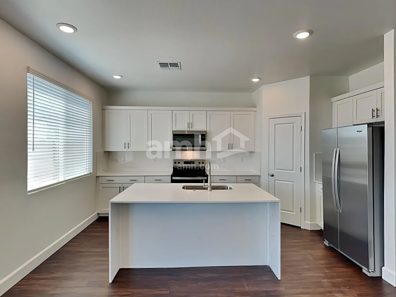 4 bed, 2.5 bath, 2013 sqft, $2,280 — Photo 4
