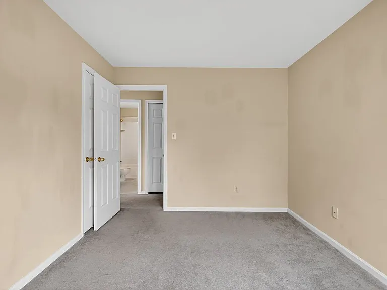 4202 Waltham Ct — Photo 8