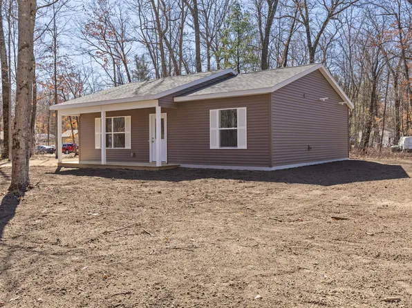 8995 Chippewa Trl, Howard City, MI 49329