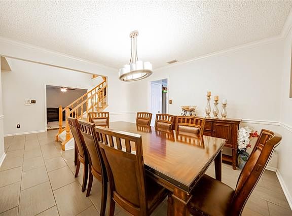 5th image of 1104 Lexington Cir