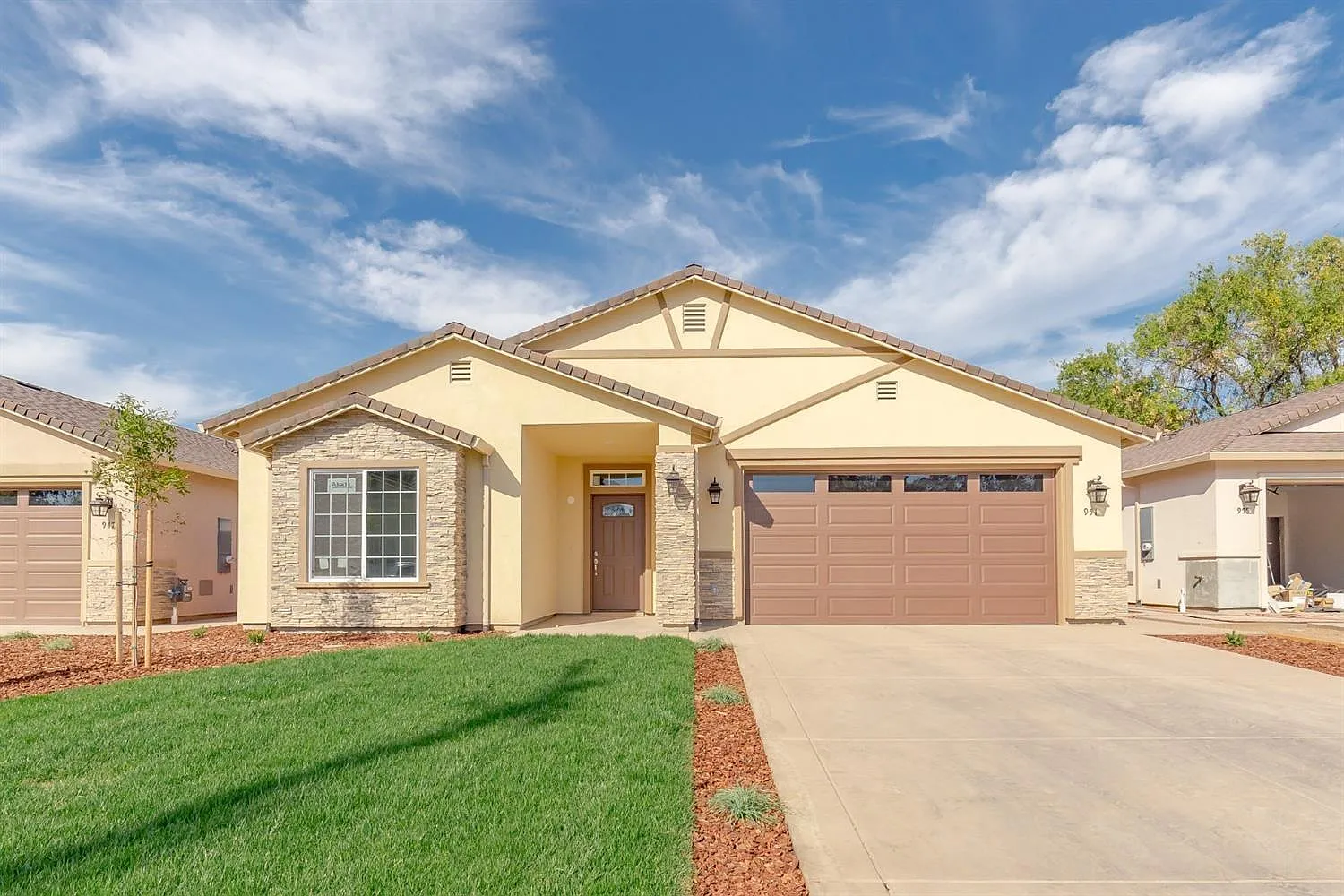 950 Irem Way photo 1