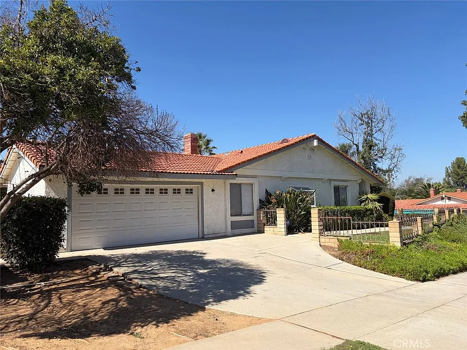538 Iris St