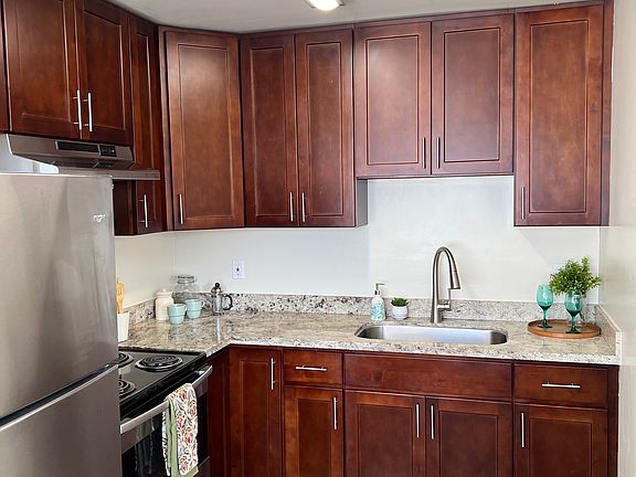 2nd image of 5848 Jefferson Ave