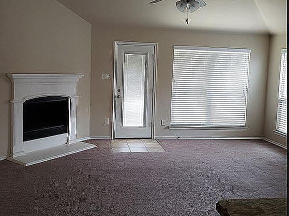 5th image of 930 English Ivy Dr