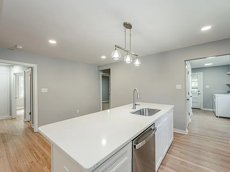 1404 Landis Dr — Photo 10
