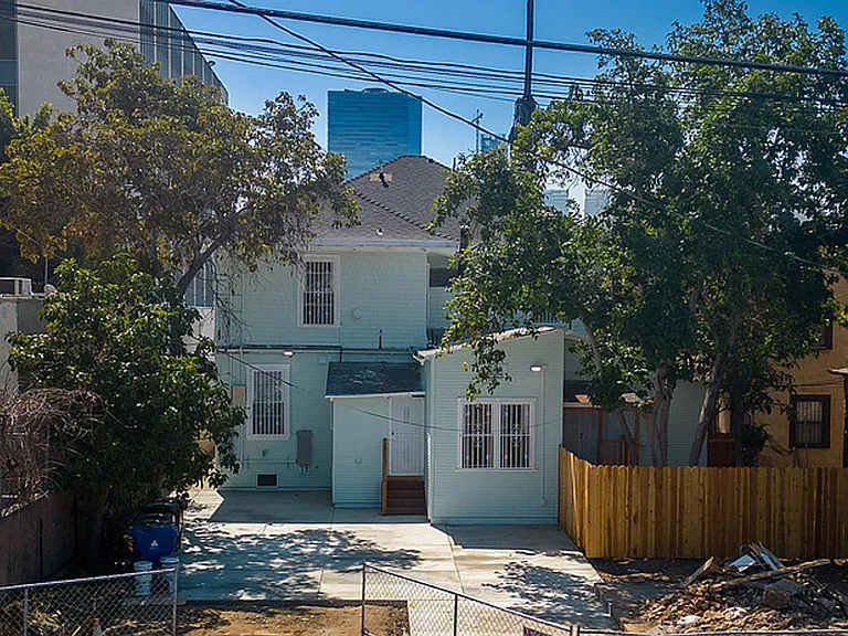 1017 S Burlington Ave — Photo 3