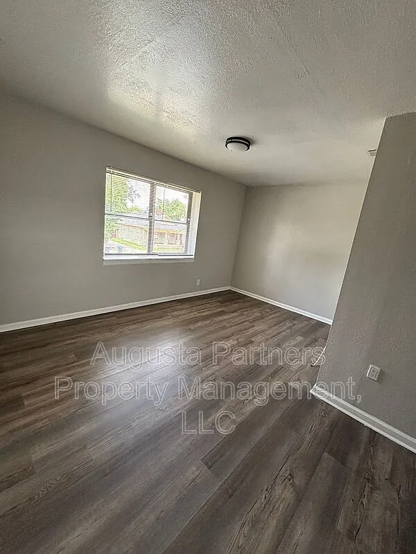Studio, 1.0 bath, 361 sqft, $700 — Photo 3