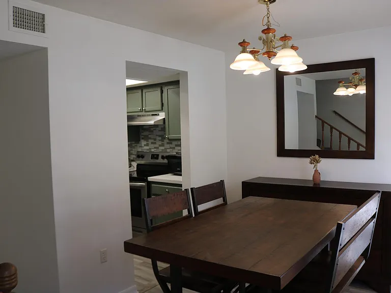 4634 SW 45th Ln — Photo 3