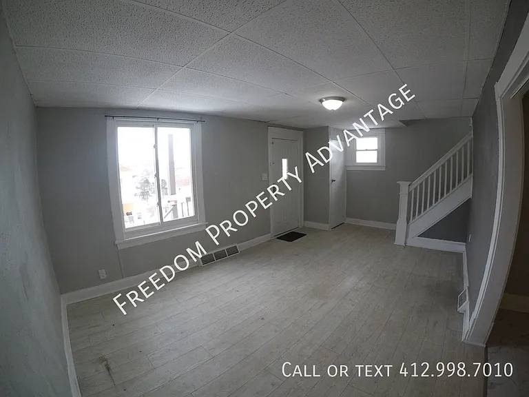 716 Saint Clair Ave — Photo 5