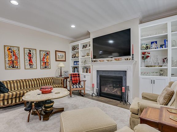 4th image of 219 Coach Light Way SW