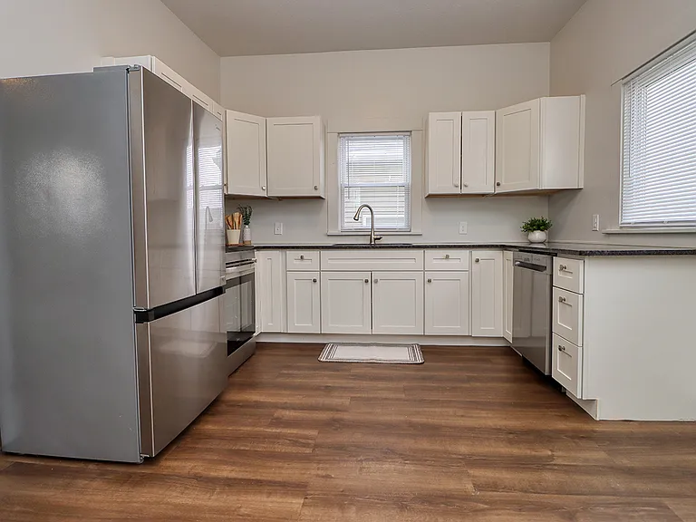 120 W G St — Photo 9
