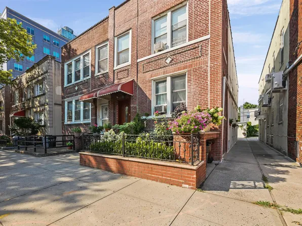 2154 60th Street image 3 of 29