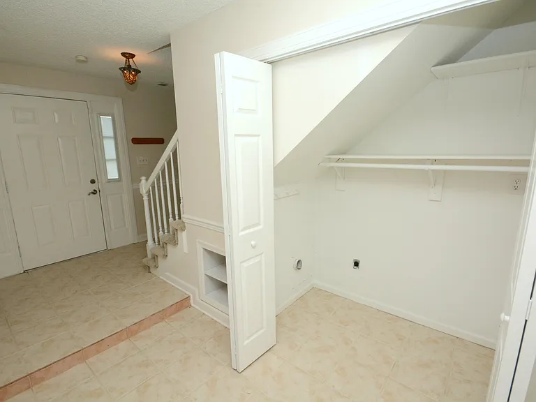 1217 Reardon Cir — Photo 9