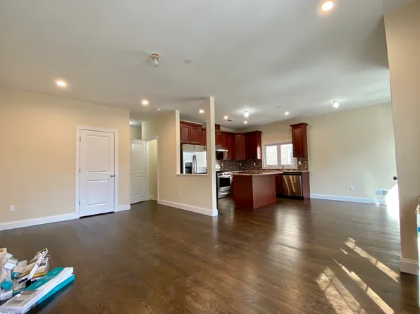 453 Deisius St #1F, Staten Island, NY 10312