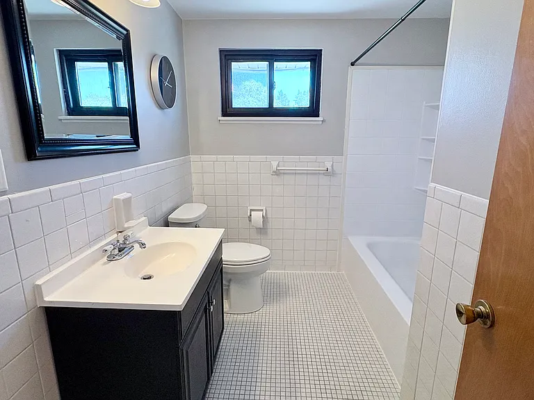 231 Greenmeadow Dr — Photo 8