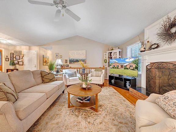 5th image of 105 Mockingbird Cir