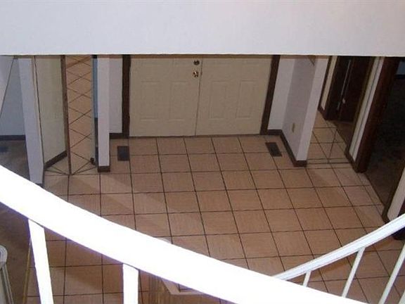 4th image of 505 Parkwood Ln