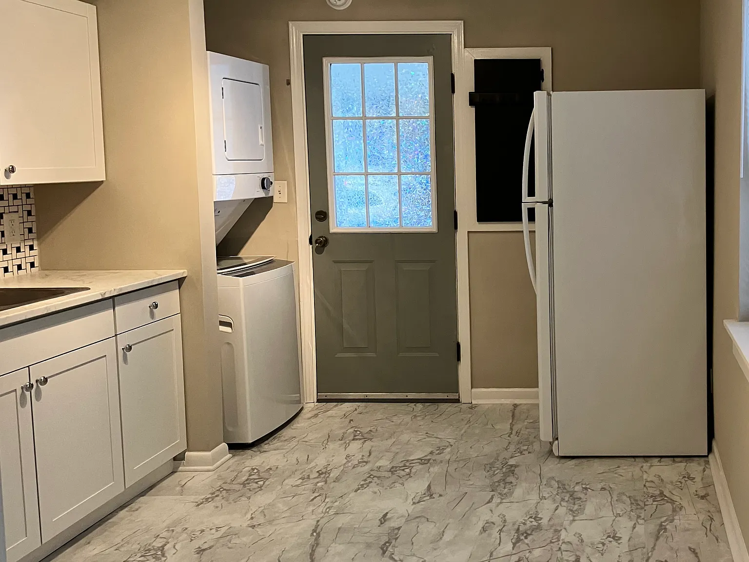 2 bed, 1000 sqft, $1,375 — Photo 2