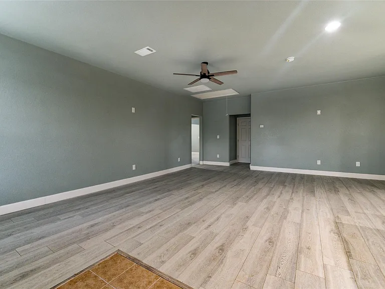 4323 Continental Dr — Photo 6