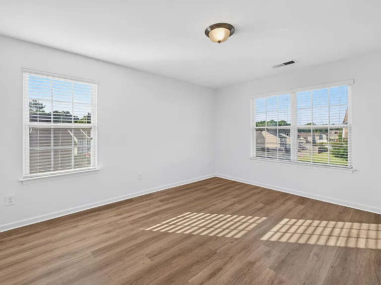 2472 Melfield Dr — Photo 22
