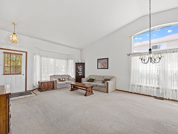 4th image of 205 S Woodlet Ln