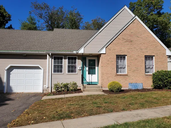 31 Shares Lane #31, South Windsor, CT 06074