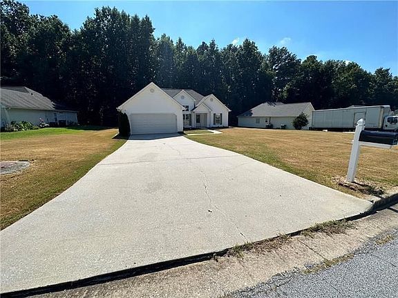 3rd image of 3690 Garnet Way