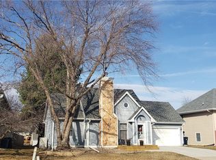 7021 Hickory Ln, Urbandale, IA 50322