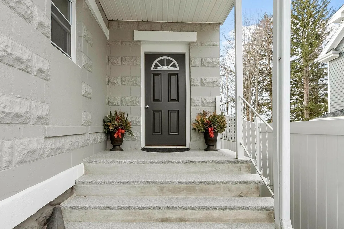 Building Photo - 19 Furber Ave #1