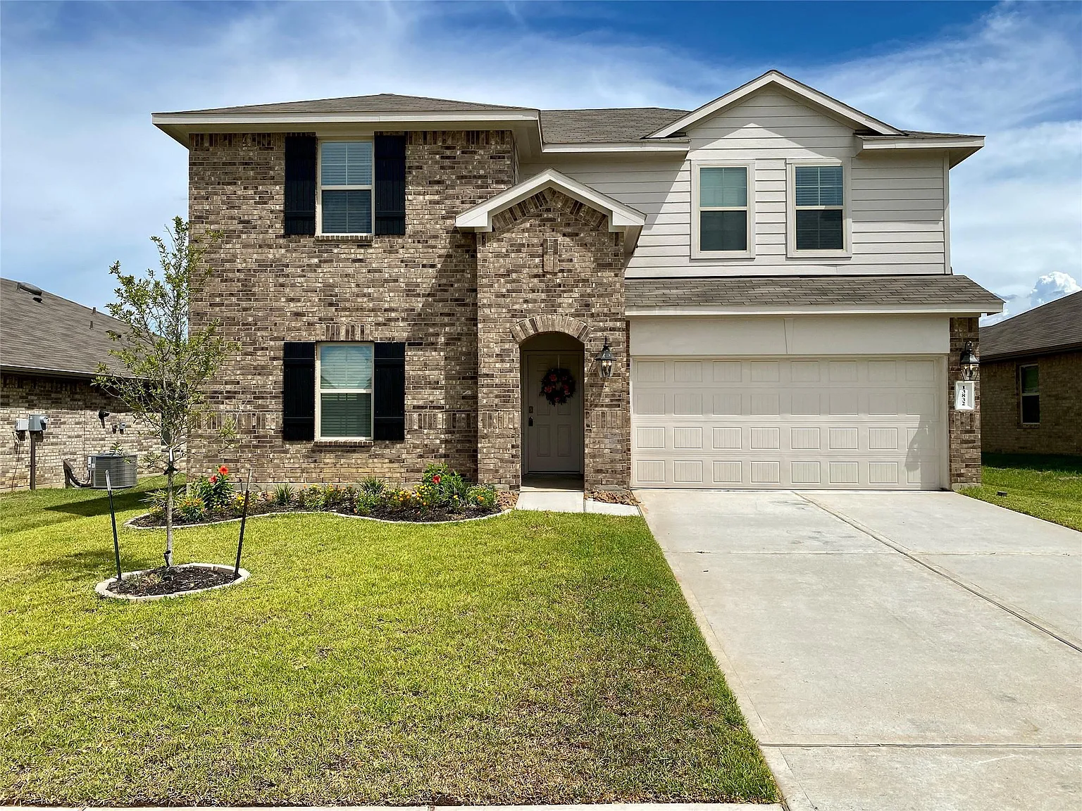 4 bed, 2.5 bath, 2670 sqft, $2,445 — Photo 1