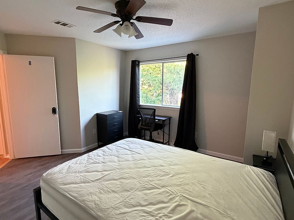 2nd image of 3412 Knoll Trl