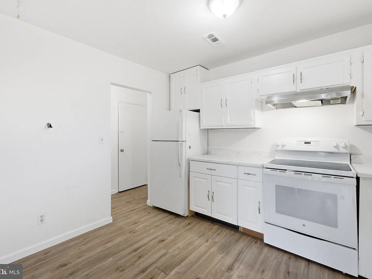 2 bed, 1.5 bath, 960 sqft, $1,900 — Photo 4