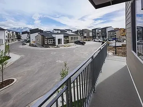3 bed, 2.5 bath, 1730 sqft, $1,850 — Photo 3